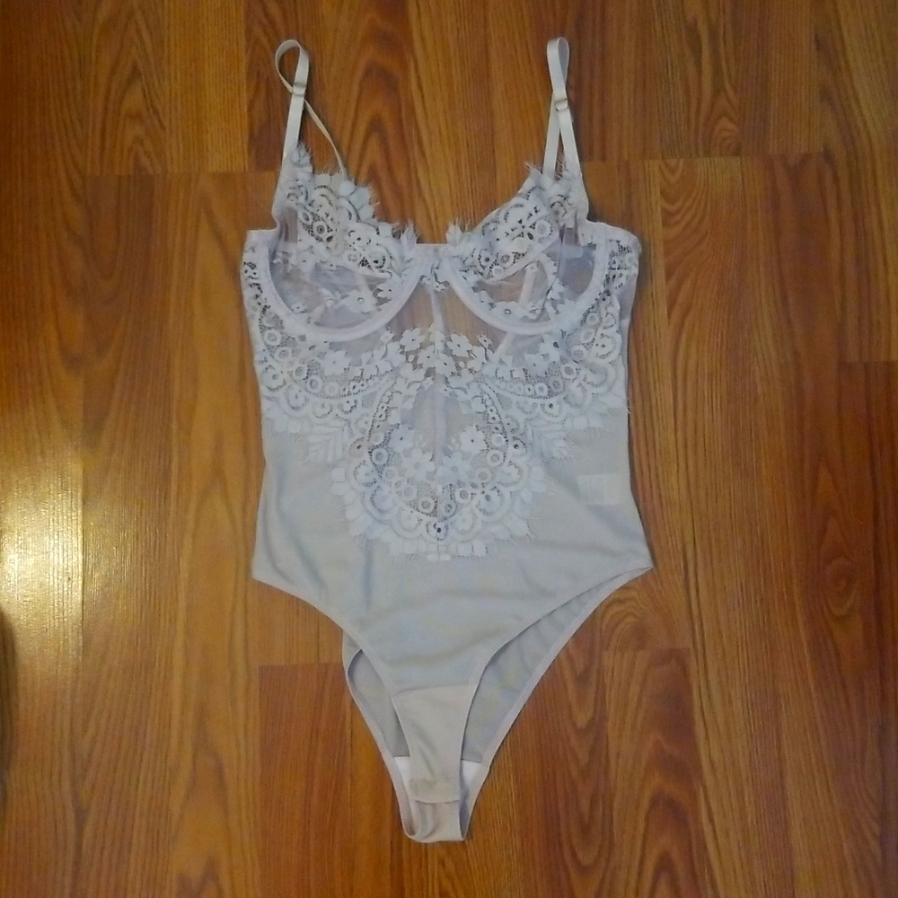 Fashion Nova lace bodysuit size small